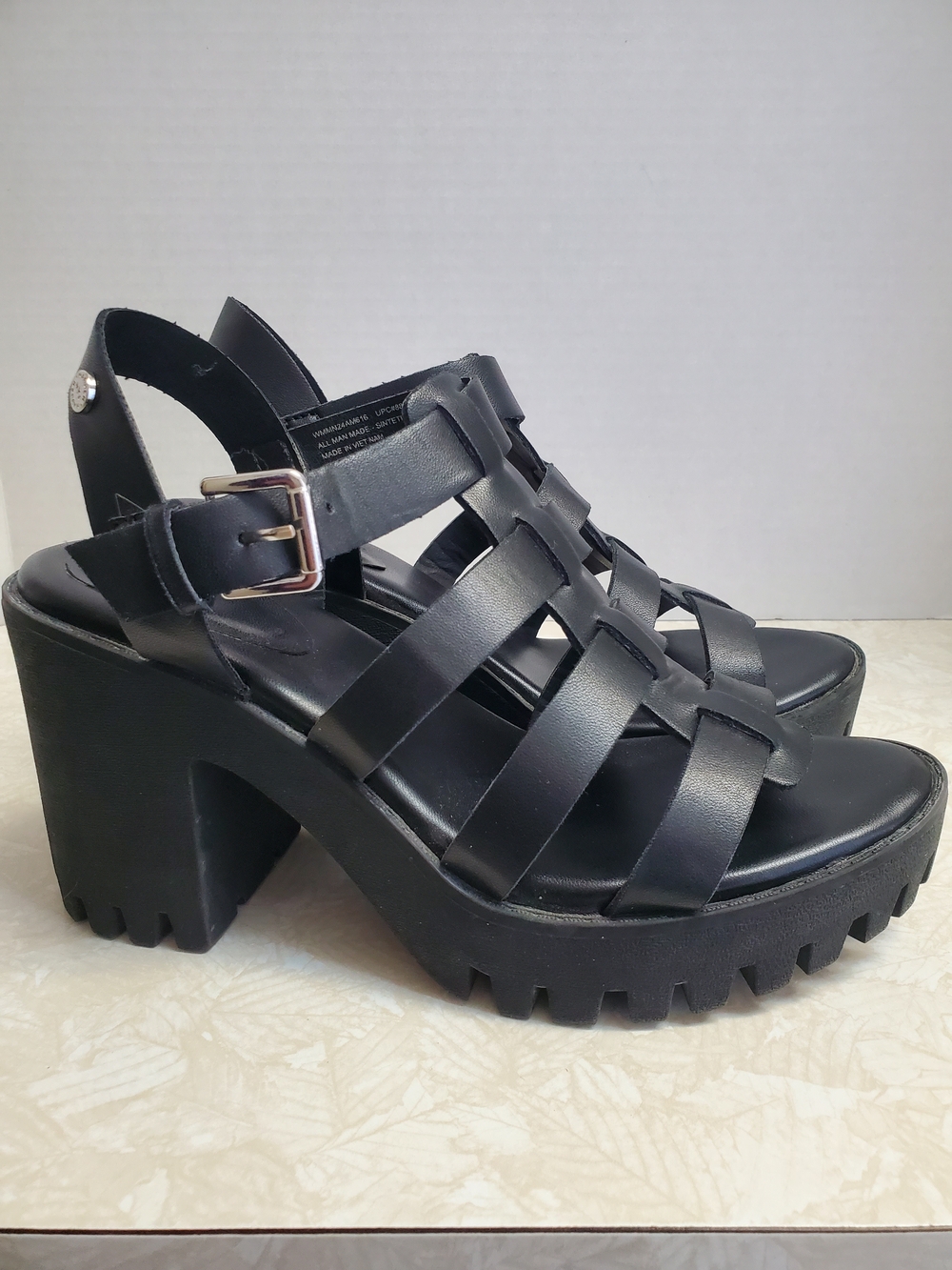 Women's Black Chunky Platform Strappy Sandals - Contemporary Heeled Platforms